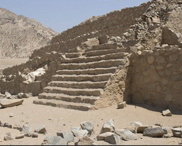 Tuy nhiên, tại sao Norte Chico lại đổ vỡ là một câu hỏi còn đang được tranh luận giữa các nhà khoa học. Một số cho rằng nguyên nhân có thể bao gồm thảm họa thiên nhiên, chiến tranh và cạnh tranh với các nền văn minh khác trong khu vực.