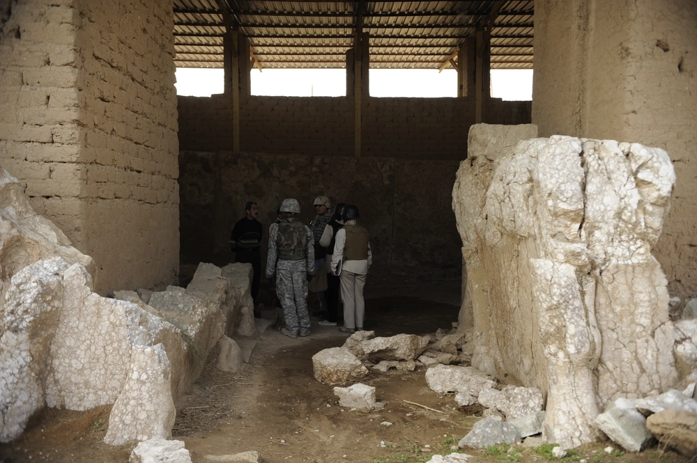 Tuy nhiên, sau khi bị đánh bại bởi đế chế Babylon vào khoảng năm 612 TCN, Nineveh đã bị phá hủy và rơi vào quên lãng.