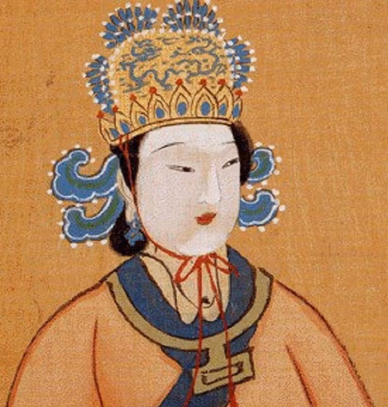 Ngay cả khi tìm được vị trí thích hợp cho việc khai quật thì bản thân việc trộm mộ đã là một việc mạo hiểm vì chỉ một chút bất cẩn có thể gây nguy hiểm đến tính mạng. Theo truyền thuyết, Càn Lăng từng bị trộm 4 lần nhưng những kẻ trộm mộ đều phải thất vọng ra về.