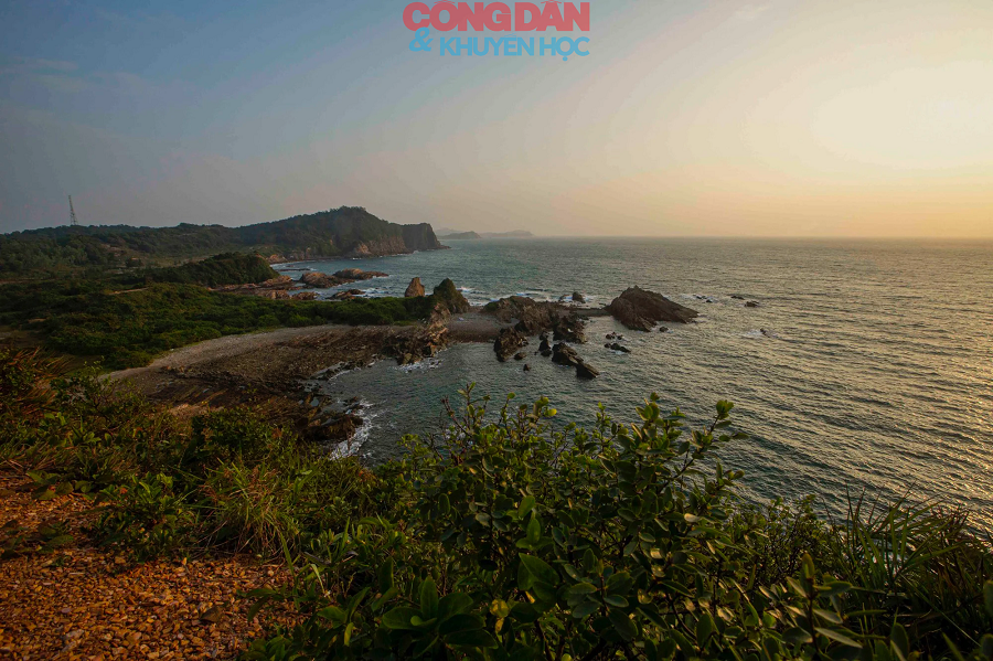 Vien ngoc xanh Co To duoi tran gian-Hinh-8