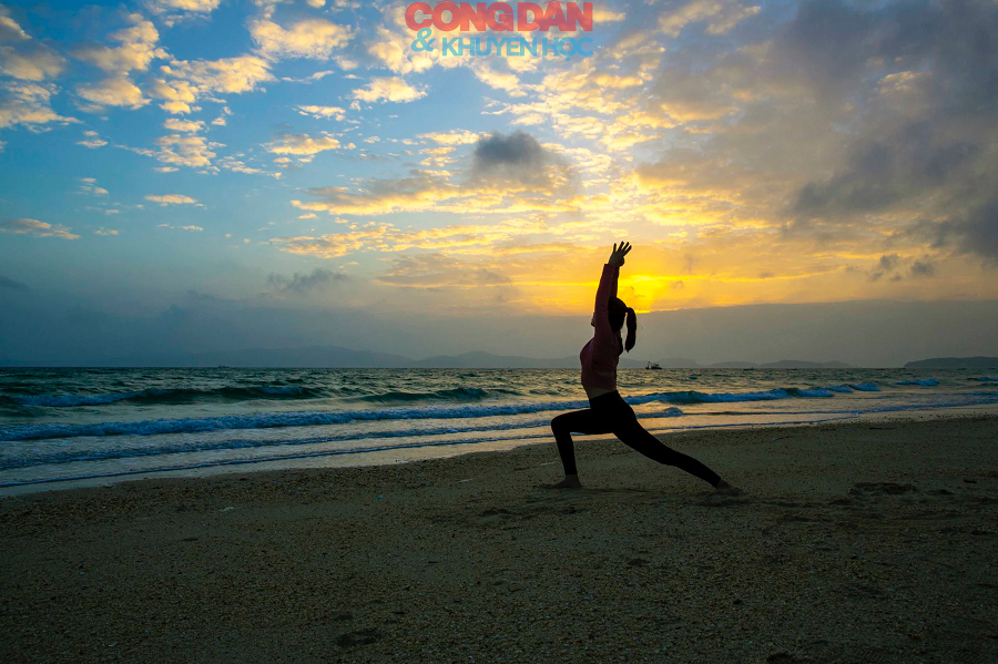 Vien ngoc xanh Co To duoi tran gian-Hinh-2