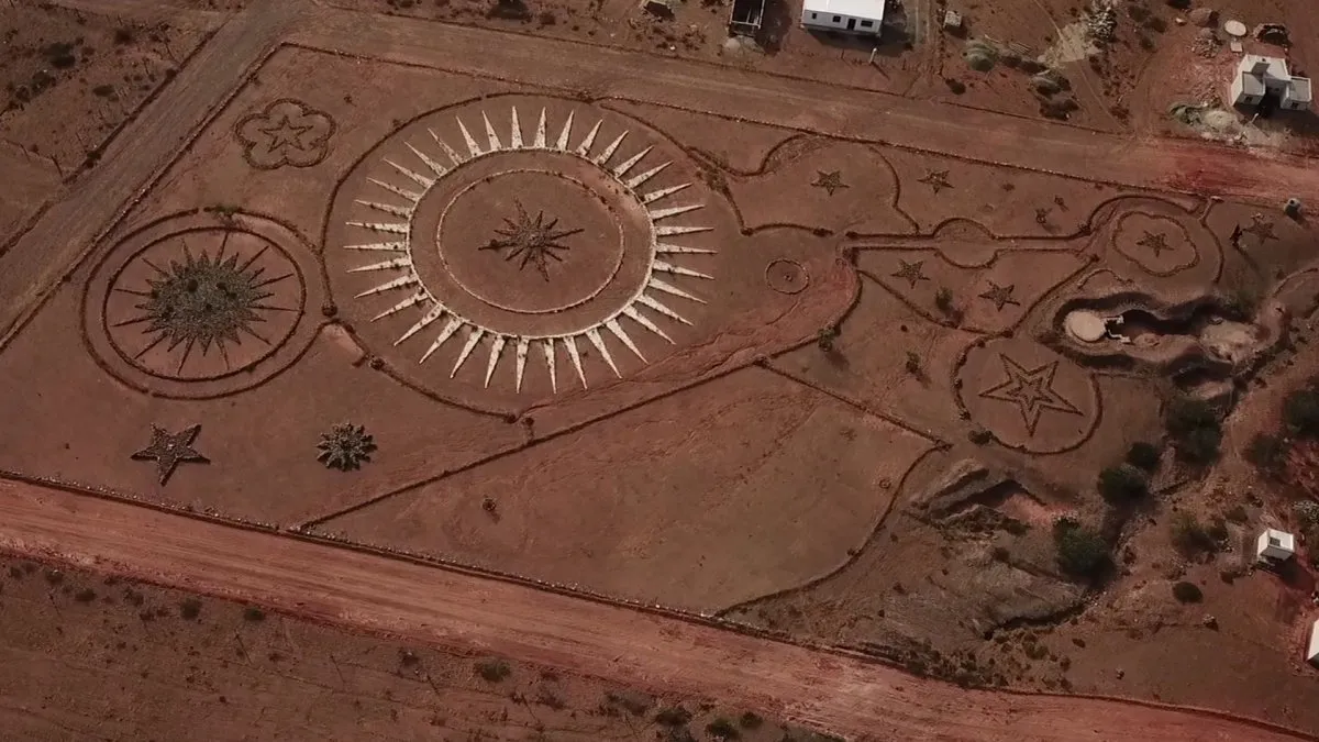 Kể từ đó, nhiều nhà nghiên cứu và khách du lịch đến đây để tìm hiểu về bãi đỗ UFO đặc biệt này.