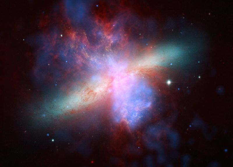 Vì M82 X-2 có khả năng tồn tại một cách "khó tin", các nhà khoa học đang phải đưa ra nhiều giả thuyết khác nhau để giải thích điều này.