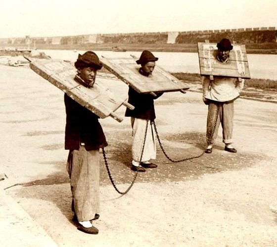 Điều này khiến người dân Trung Hoa đề cao tinh thần gia đình và chữ tín, và họ khá hạn chế trong việc bỏ trốn khỏi lưu đày.