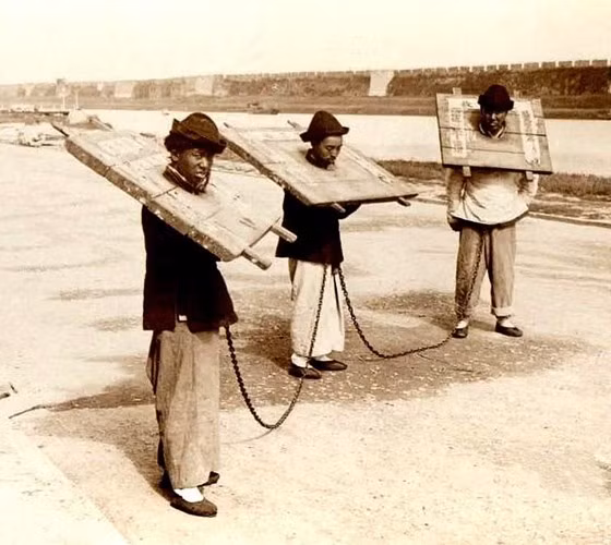 Điều này khiến người dân Trung Hoa đề cao tinh thần gia đình và chữ tín, và họ khá hạn chế trong việc bỏ trốn khỏi lưu đày.