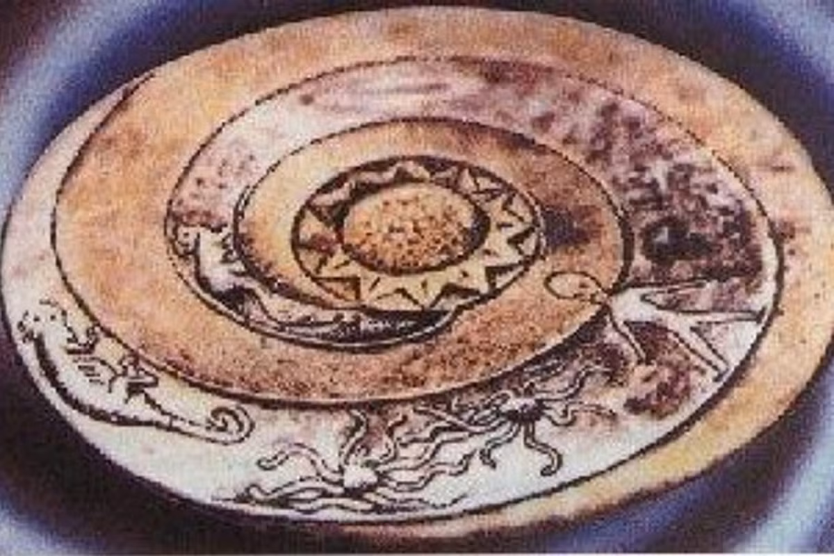 716 đĩa đá cổ Dropa có niên đại khoảng 12.000 năm tuổi được tìm thấy trong một quần thể hang động ở dãy núi Baian-Kara-Ula, Trung Quốc, trong khu vực giáp biên giới với Tây Tạng.