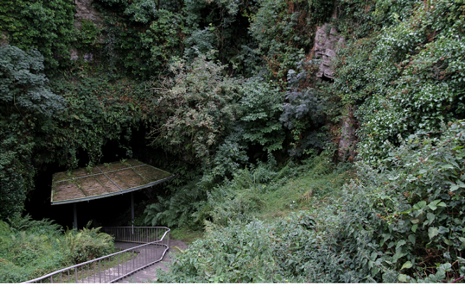 Người ta sử dụng nhiều công nghệ mới như xét nghiệm DNA và thăm dò nền văn hóa nhằm tìm hiểu thêm về vụ thảm sát. Có một số ý kiến cho rằng các bộ xương này thuộc về những người địa phương, trong khi những ý kiến khác lại cho rằng đó là những người Viking.