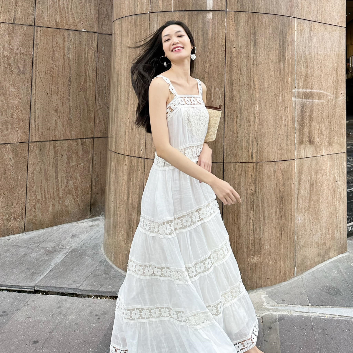 Cô theo đuổi phong cách nhẹ nhàng, phóng khoáng tôn nét đẹp tự nhiên vốn có.