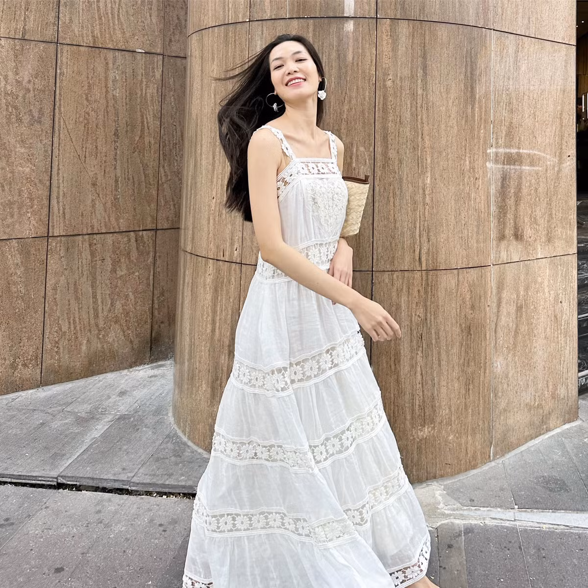 Cô theo đuổi phong cách nhẹ nhàng, phóng khoáng tôn nét đẹp tự nhiên vốn có.
