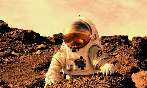 Cơ thể còn phải đối mặt với nhiều nguy hiểm khác, bao gồm sự tăng cường phát ra tia UV từ mặt trời mạnh hơn được phản xạ bởi không gian sao và sự tiếp xúc với các tác nhân vô cực khác như phóng xạ.