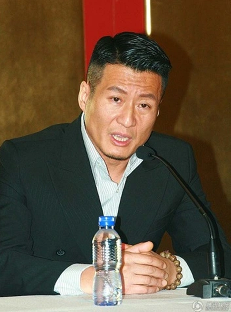 Sau bê bối, Tôn Hưng bật khóc, xin lỗi khán giả và hy vọng họ tha thứ. Ở tuổi 60, sự nghiệp của Tôn Hưng xuống dốc. Nam diễn viên nổi tiếng phải kiếm sống bằng việc chạy show các chương trình thương mại, hội chợ, hát rong với thu nhập bèo bọt.