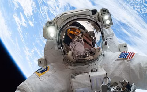 Nhiều phương pháp mới đang được thử nghiệm, trong đó có việc sử dụng công nghệ gene chỉnh sửa để khắc phục những tác động của vũ trụ đến DNA của con người.