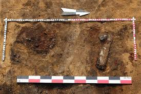 Điều gây chú ý nhất ở đây là người qua đời chỉ nằm ở một góc của mộ, phần còn lại là căn phòng chôn cất chứa rất nhiều châu báu kỳ lạ.