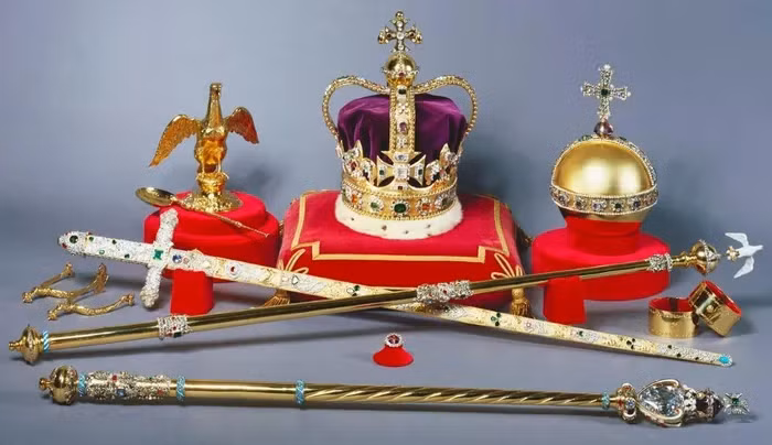 Nhưng chiếc thìa này không chỉ có giá trị lịch sử mà nó còn tượng trưng cho chức vụ hoàng gia và quyền lực của vua.