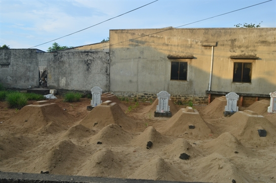 Ngoài ra, đắp gò đất nhỏ còn được xem là một cách để tạo ra sự liên kết giữa người sống và người đã khuất. Việc đắp gò đất nhỏ sẽ giúp cho người sống cảm thấy gần gũi và kết nối với người đã khuất.