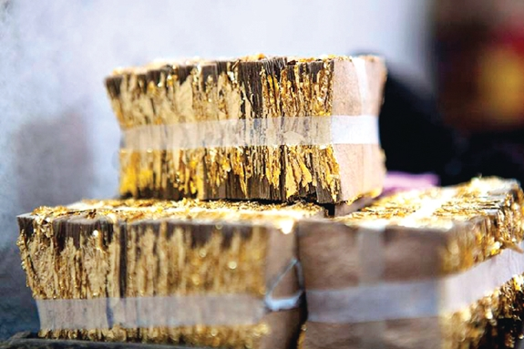 Có một điều kỳ lạ là sau nửa năm được trưng bày, thếp vàng cổ bỗng thiếu hụt mất 1,5 kg. (Ảnh minh họa)