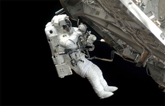 Trong những tình huống khẩn cấp và đặc biệt, các phi hành gia có thể được hỗ trợ bởi các thiết bị cứu hộ hàng đầu, được thiết kế để giải quyết các tình huống khẩn cấp nhất.