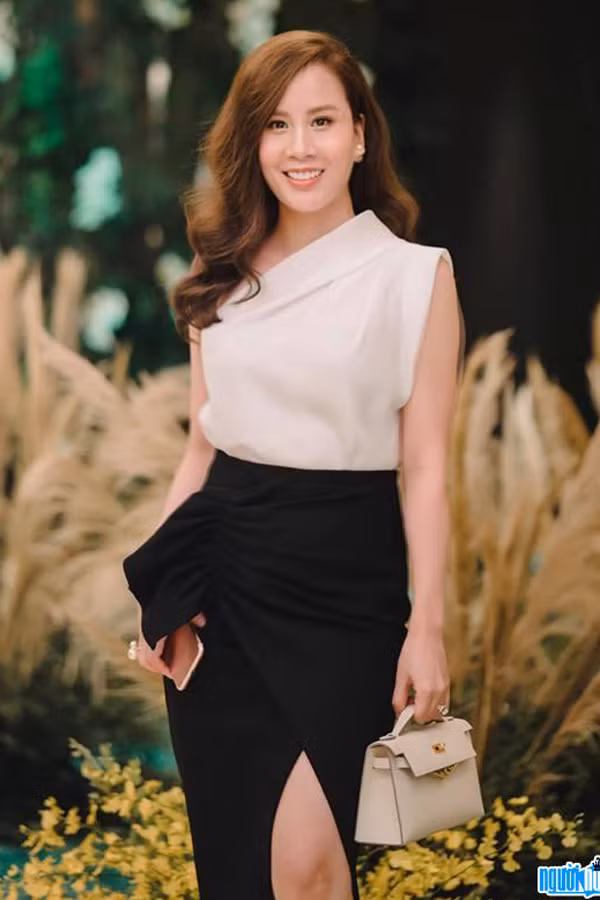 Không những thế cô còn sở hữu nước da trắng hồng cùng chiều cao lý tưởng và số đo 3 vòng nóng bỏng.