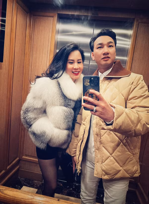 Ngọc Hương - vợ MC Thành Trung luôn tự tin, xinh đẹp sánh vai bên ông xã.