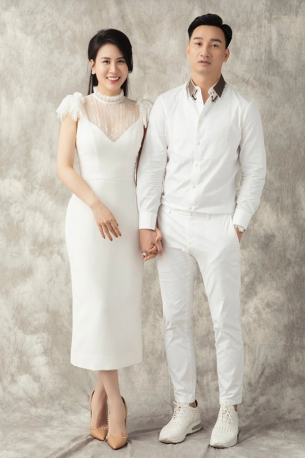 Vì đặc thù công việc, Ngọc Hương không có nhiều thời gian dành cho gia đình. Do đó sau khi kết hôn một thời gian, cô quyết định nghỉ việc, chuyển hướng sang làm kinh doanh.