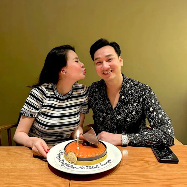 Ngọc Hương tâm sự, vợ chồng muốn gắn bó với nhau lâu dài thì bắt buộc phải có một người hy sinh. Cô đã xác định như vậy và chuẩn bị cho mình “bước lui khi xuống mặt đất”.