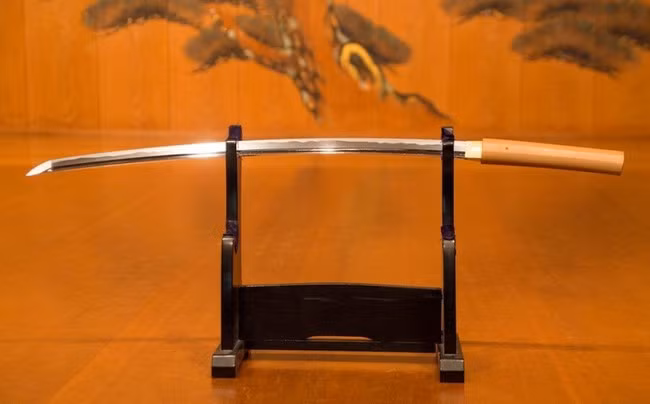 Thanh kiếm này được chế tác bởi Goro Nyudo Masamune, một nhà kiếm kỳ cựu của Nhật Bản với tài năng và kỹ năng chế tác vũ khí vô cùng tuyệt vời.