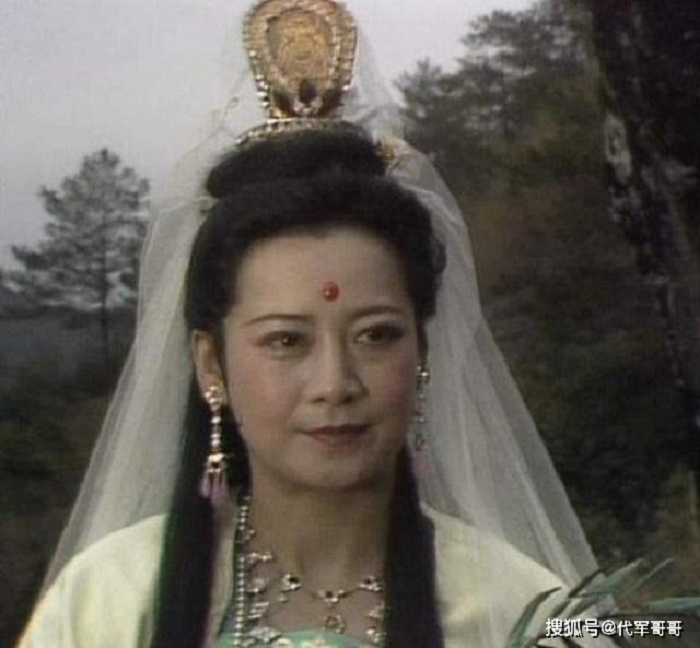 Việc tạnh mưa đến khi Bồ Tát xuất hiện cũng tạo nên một yếu tố bất ngờ, kỳ lạ cho bộ phim, giúp cho người xem thêm tò mò về câu chuyện và mê hoặc với ý nghĩa tâm linh bên trong.