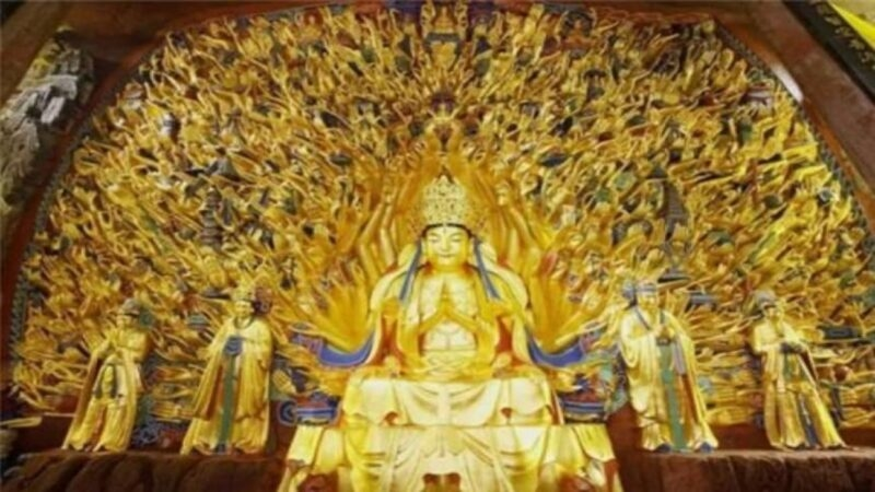 Theo các chuyên gia, viên đá không thể nói là vô giá trị. Nhờ sự phát hiện tình cờ này mà bức tượng Quan Âm nghìn tay đã có “chứng minh thư”, kiếp trước và hiện tại được ghi chép cẩn thận, điều này vô cùng quan trọng.