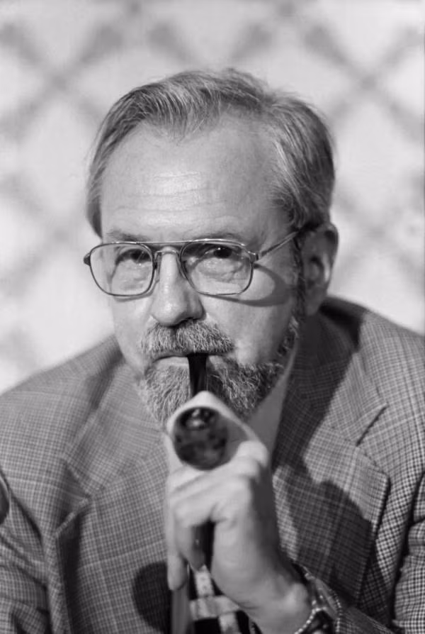 Đến năm 1969, Dự án Blue Book được đóng cửa sau khi cơ quan này không thể đưa ra bất kỳ giải thích khoa học nào cho các sự kiện liên quan đến UFO. Chính phủ giữ lại những bản ghi chép và dữ liệu về các sự kiện này, nhưng đã không công khai các thông tin này cho công chúng.