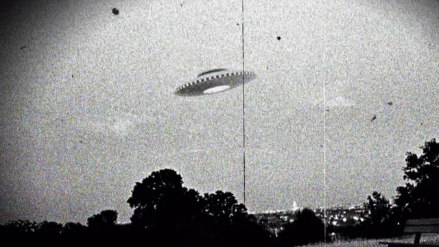 Trong nỗ lực để giải đáp những câu hỏi xung quanh sự xuất hiện của UFO, Chính phủ Mỹ đã thực hiện Dự án Blue Book, một chương trình quân sự nhằm nghiên cứu và đánh giá những thông tin liên quan đến các sự kiện về UFO.