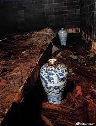 Đội khảo cổ đã khai quật trong 40 ngày liên tục và đã phát hiện được hơn 400 di vật văn hóa. Trong đó có 2 món bảo vật vô cùng giá trị được định giá lên tới 1 tỷ NDT (hơn 3.400 tỷ đồng).