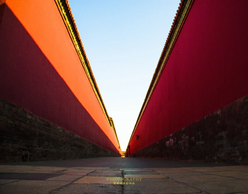 Nằm giữa hai đại diện của sự sống và sự chết, con đường Âm Dương được mệnh danh là Âm Dương đạo. Điều này bắt nguồn từ sự kết hợp của hai khái niệm "âm" và "dương". "Âm" đại diện cho sự thấp kém và u ám, trong khi "dương" thể hiện sự vui tươi và sáng sủa.