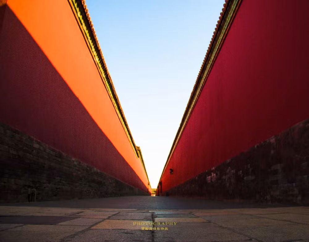 Nằm giữa hai đại diện của sự sống và sự chết, con đường Âm Dương được mệnh danh là Âm Dương đạo. Điều này bắt nguồn từ sự kết hợp của hai khái niệm "âm" và "dương". "Âm" đại diện cho sự thấp kém và u ám, trong khi "dương" thể hiện sự vui tươi và sáng sủa.