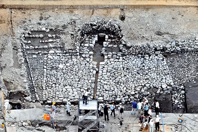 Các quý tộc xếp hạng 5 hoặc thấp hơn được cấp một thị trấn, trong khi những người ở vị trí cao, ví dụ hoàng tử Nagaya (khoảng năm 676-729), nhận 4 thị trấn.