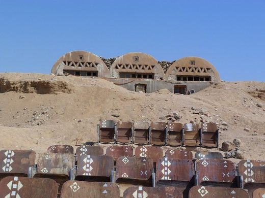 Rạp chiếu phim này đã bị "bỏ rơi" xuất 30 năm qua khiến nó được mệnh danh là "rạp chiếu phim tận thế".