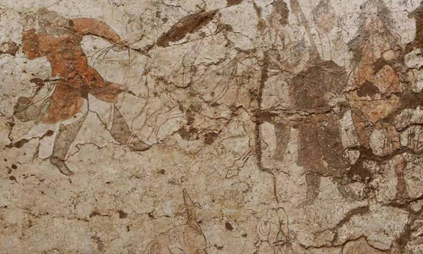 Chúng nằm theo hướng bắc - nam và có chiều dài lên tới 42,5 và 33,5 m. Trong đó, ngôi mộ nhỏ hơn được trang trí bởi loạt tranh tường mô tả nhiều cảnh tượng sống động khác nhau như ca múa nhạc, hay huấn luyện ngựa và lạc đà.