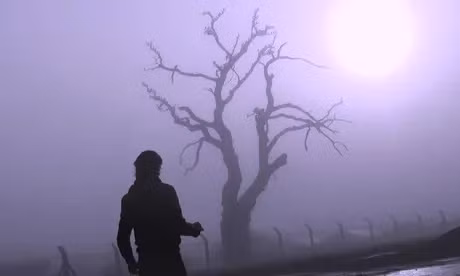 Một số người khác tin rằng các người ngoài hành tinh đến Trái Đất đã liên lạc với các nhà lãnh đạo quốc gia, cảnh báo về nguy cơ của chiến tranh hạt nhân, và đến cả giúp đỡ ngăn chặn các cuộc tấn công hạt nhân bằng cách thay đổi bản đồ thời gian của họ.