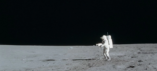 Mặt khác, những người lính Mỹ ở căn cứ Woodbridge đã bắt gặp vật thể bay bí ẩn trong khu rừng Rendlesham. Nhiều người tin rằng đây là UFO của người ngoài hành tinh, nhưng một số khác cho rằng vật thể đó đã từng ngăn chặn một cuộc xung đột hạt nhân.