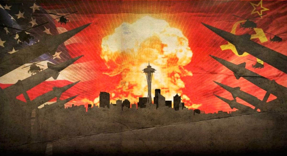 Trong một cuộc phóng vấn với báo chí, Edgar Mitchell, người đi bộ trên mặt trăng trong sứ mệnh Apollo 14 vào năm 1971 cho biết: "Tôi từng nói chuyện với những người biết về việc UFO đã cố gắng chặn chiến tranh hạt nhân diễn ra và giúp tạo hòa bình trên Trái Đất".