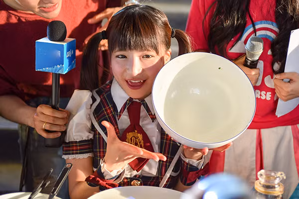 Moeazu đã ăn hết bát phở cỡ đại.