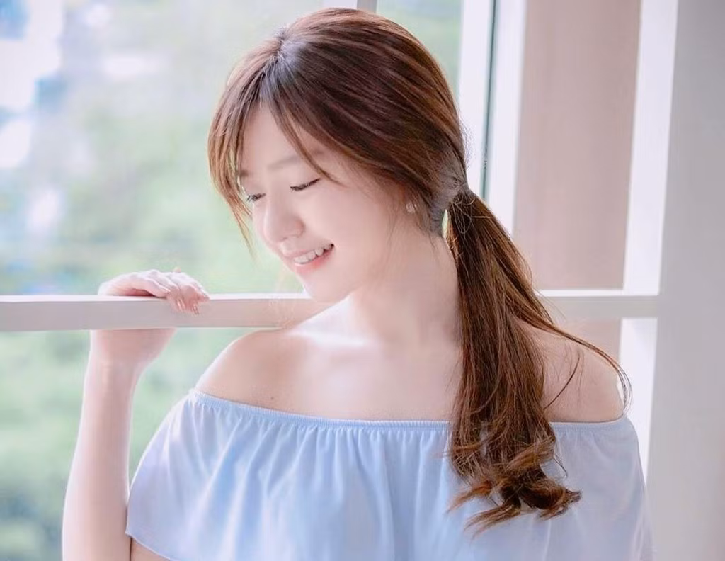 Vẻ ngoài xinh đẹp, nữ tính của Prim Nasongkhla.