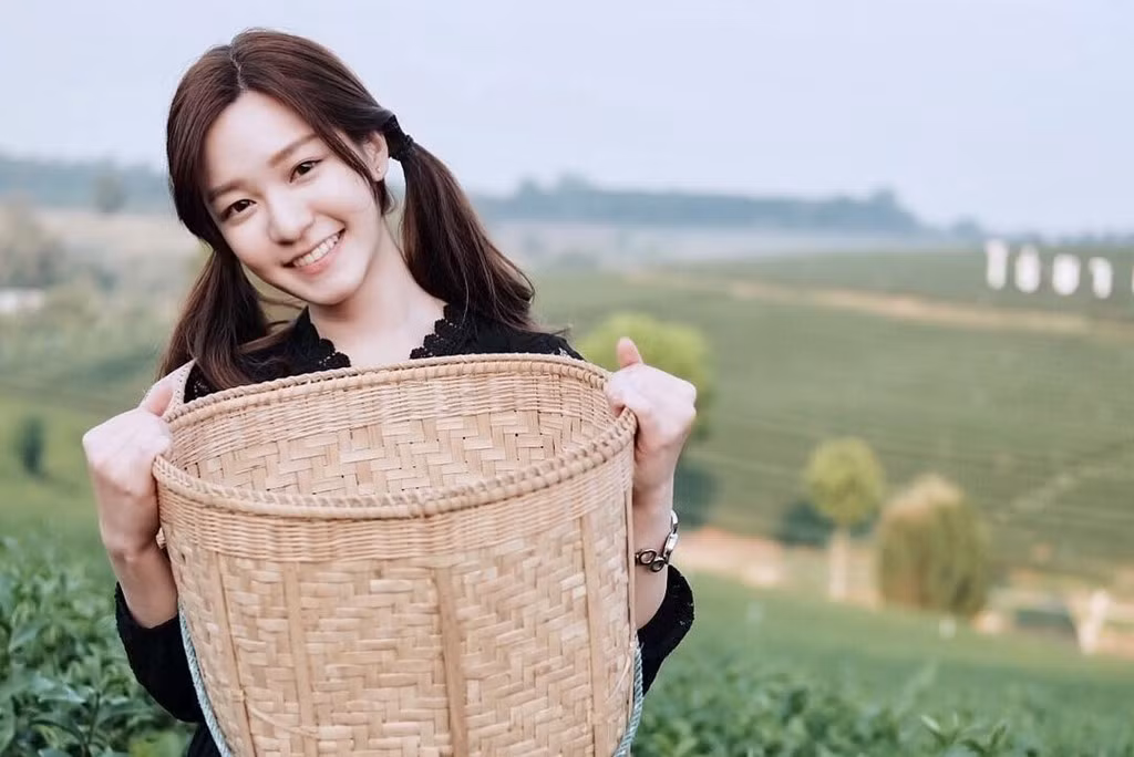 Bên cạnh công việc của một nữ nha sĩ, Toeyprim còn có đam mê về kinh doanh và thời trang. Cô đã tự mở một cửa hàng quần áo của riêng mình.