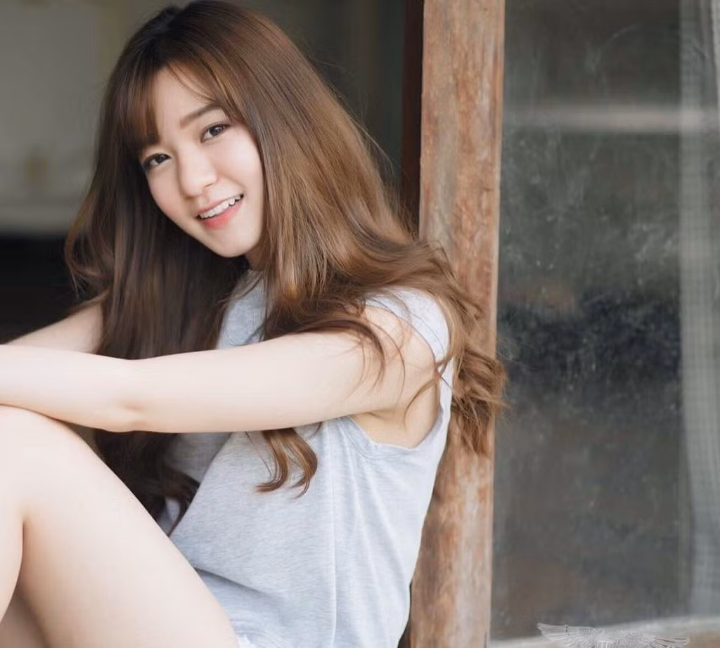 Với hơn 60.000 người theo dõi trên mạng xã hội, 9X mới đây được trang Campus Star của Thái bình chọn là một trong những gương mặt nổi bật nhất tại ĐH Chulalongkorn.