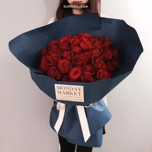 Tuy nhiên, những bó hoa khổng lồ này cũng đem lại rất nhiều rắc rối và gây nên một tâm lý thù địch với một bộ phận không nhỏ các chàng trai Hàn Quốc. Trên tài khoản mạng xã hội cá nhân, một anh chàng bức xúc: "Bạn gái tôi nhìn thấy bó hoa khổng lồ liền nhõng nhẽo bắt tôi phải mua cho bằng được, kết quả là bây giờ tôi đang phải ăn không khí đây".