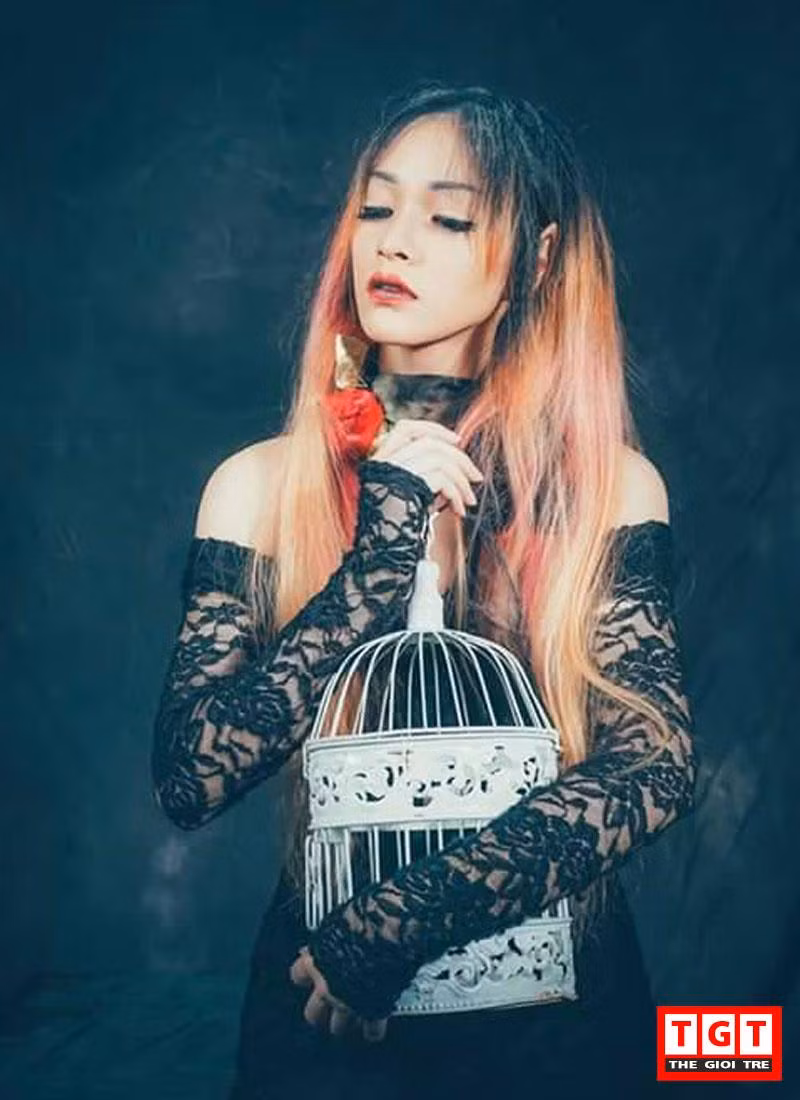 Cô gái Hải Phòng này còn thể hiện sự đa tài của mình khi được biết đến với các vai trò người mẫu ảnh, viral quảng cáo và đặc biệt là "Idol" trên trang mạng xã hội trực tuyến Talktv. Cô nàng còn thể hiện tài năng diễn xuất của mình khi tham gia vào MV "Làm người yêu anh nhé babe" của ca sĩ Lee Tuấn Khang và MV "Tan" của Khánh Lê.