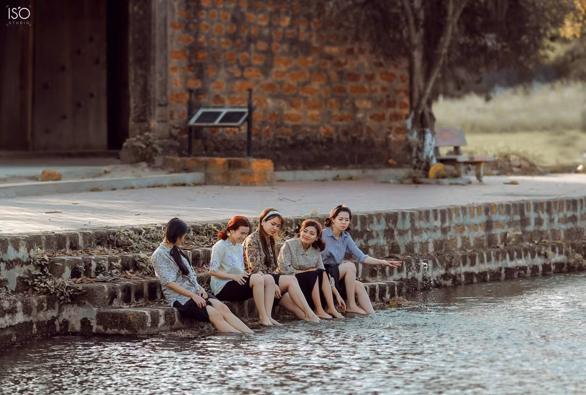 Dù cho cứ không bao lâu, ảnh kỷ yếu lại rộ lên một phong cách mới, một trào lưu mới, thế nhưng, trên tất cả vẫn là những kỷ niệm đẹp của lứa tuổi còn ngồi trên ghế nhà trường được lưu giữ.