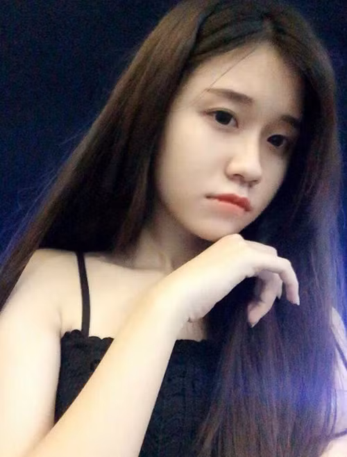 Đến năm lớp 12, Trang quyết định đến phòng tập gym. Cô nàng gọi đây là bước “lột xác” thần kỳ khi chỉ sau 2 tháng đã tăng liền 6kg. Cơ thể không chỉ phổng phao, ba vòng nổi cơ mà da cũng hồng hào hơn.