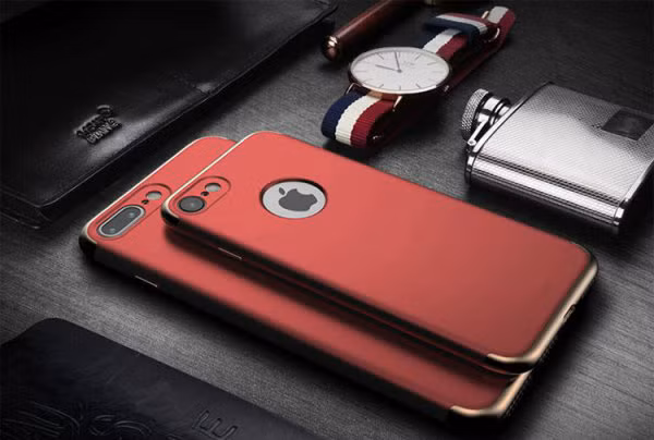 Ngay khi những thông tin về dòng iPhone 7 màu đỏ mới tinh vừa được công bố, dân mạng Việt đã sốt sình sịch. Hầu hết các bạn trẻ đều mong muốn sở hữu chiếc iPhone 7 sang chảnh này trên tay, nhưng cũng có nhiều người khác chỉ dám tưởng tượng vì giá thành của dòng sản phẩm mới này ở mức trên 20 triệu.