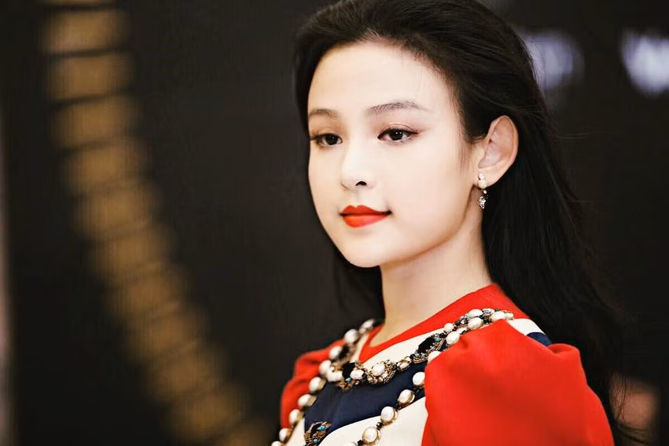 Năm 2013, Huyền Baby bất ngờ lộ ảnh cưới. Hôn lễ của cô được tổ chức bí mật. Kể từ sau khi kết hôn, hot girl rút hẳn khỏi các hoạt động nghệ thuật. Mặc dù vậy, cuộc sống của cô vẫn được dân mạng quan tâm. Chồng người đẹp là Quang Huy, doanh nhân trẻ thành đạt tại Sài Gòn.