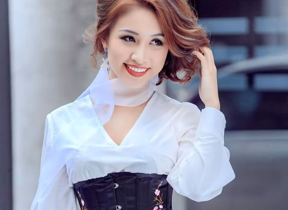 Thanh Vân Hugo là hot girl được nhiều người yêu mến. Cô sở hữu gương mặt khả ái, tính cách hoạt bát, thông minh. Năm 2008, Thanh Vân bất ngờ kết hôn. Những tưởng hot girl đã tìm cho mình một điểm tựa vững chắc, nhưng cuộc hôn nhân sau đó đổ vỡ, cô trở thành mẹ đơn thân.